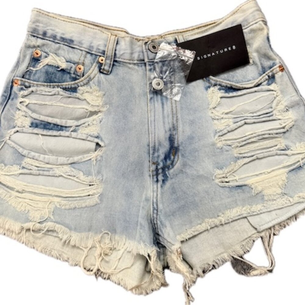 Signature 8 Girls distressed jean shorts Size Small